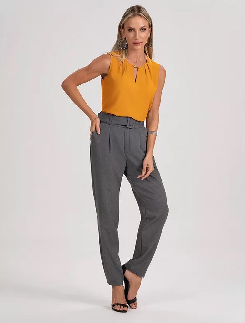 look natural com camisa amarrada calca amarelo