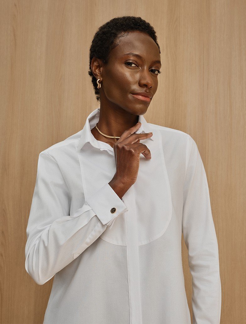 look natural com camisa amarrada calca amarelo