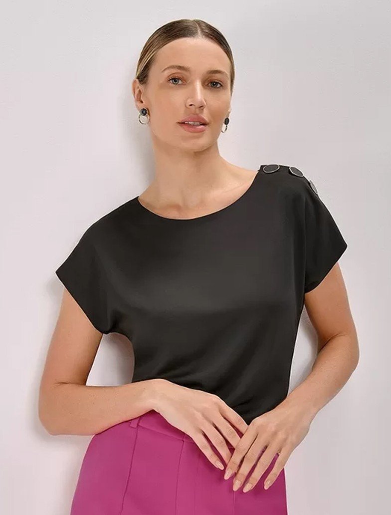 look natural com camisa amarrada calca amarelo