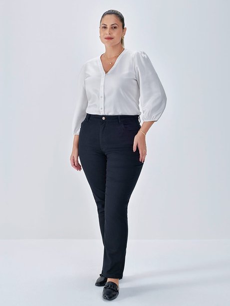 Calça Reta Slim de Sarja Plus Size Preta Oana