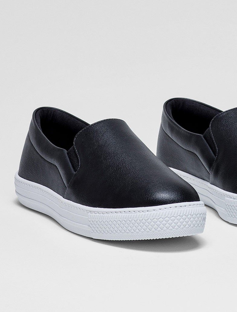 tenis slip on preto patricia detalhes frente