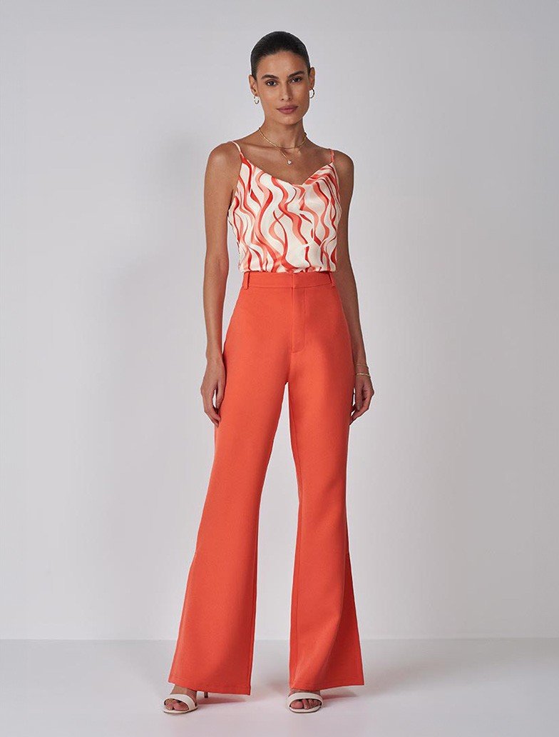 calca laranja flare gabriele frente
