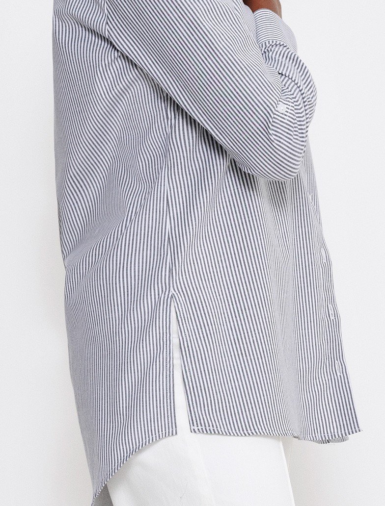 camisa listrada detalhe