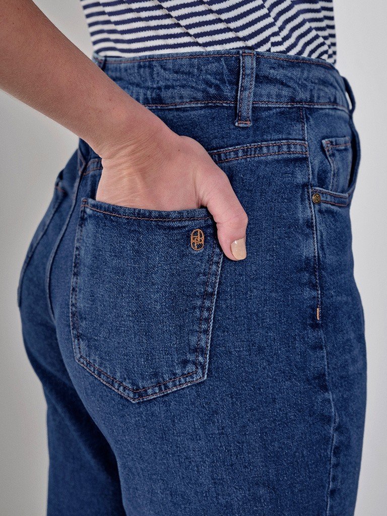 calca jeans escuro denim bordado