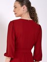 vestido vermelho mulher costas