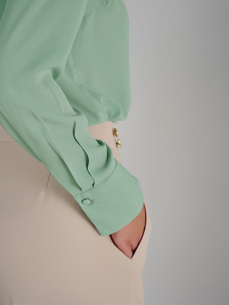 Blusa de Seda Verde Água Manga Longa Fátima