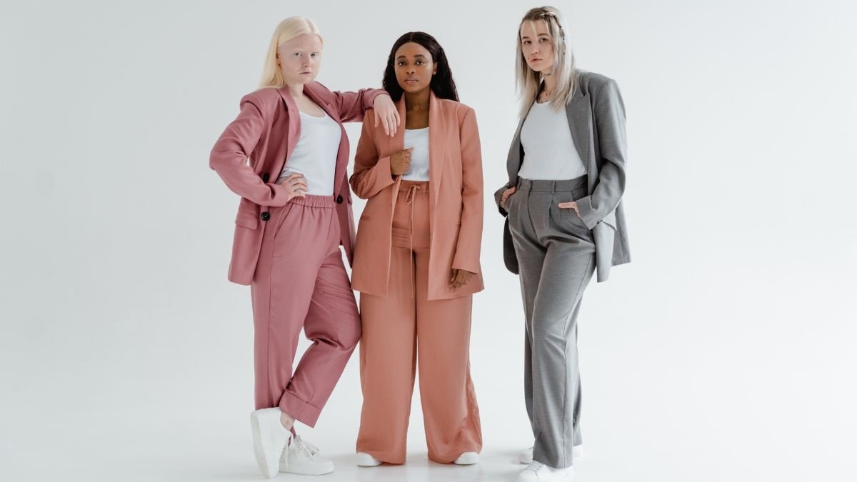 calca rosa combina com que cor de blusa