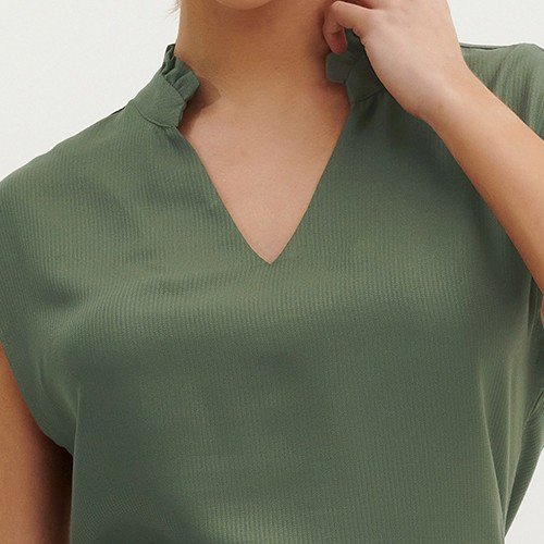 blusa decote v preto nilda pequeno