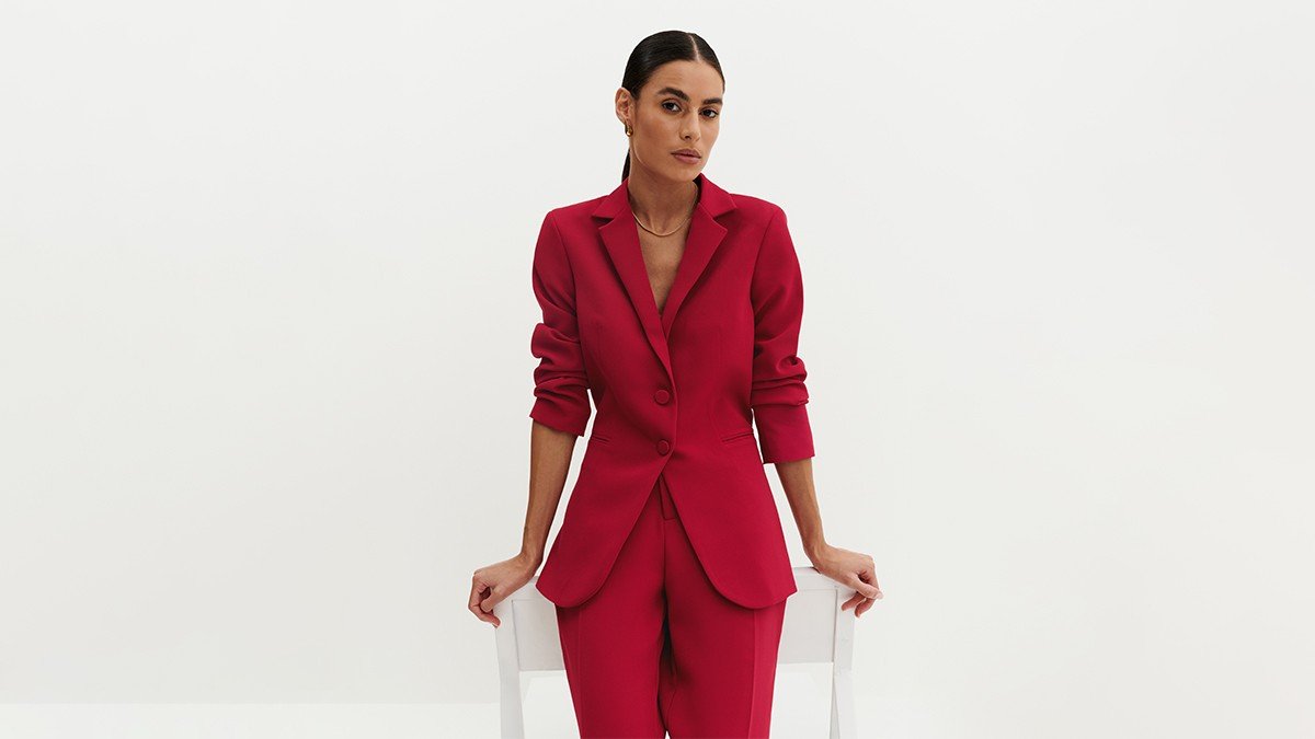 Tendência de moda 2024: Red Cherry, o tom mais charmoso da estação