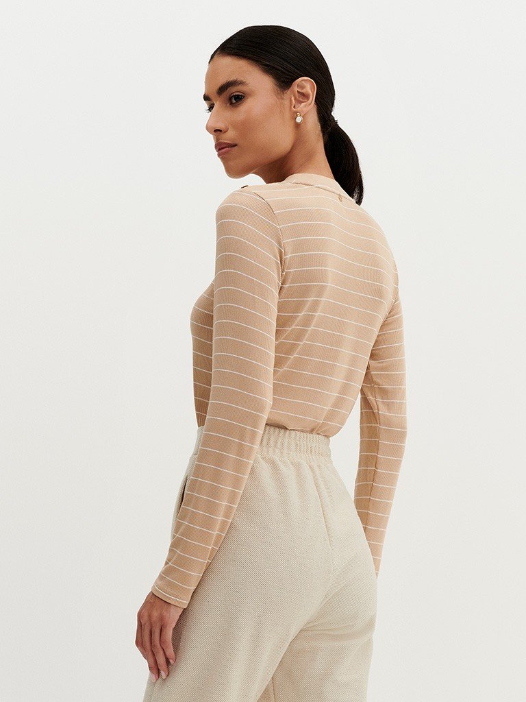 foto costas de perto blusa luana