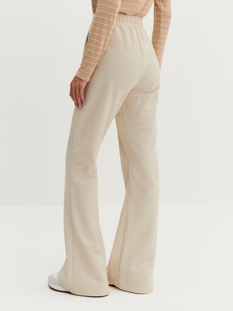 foto costas de perto calca kim