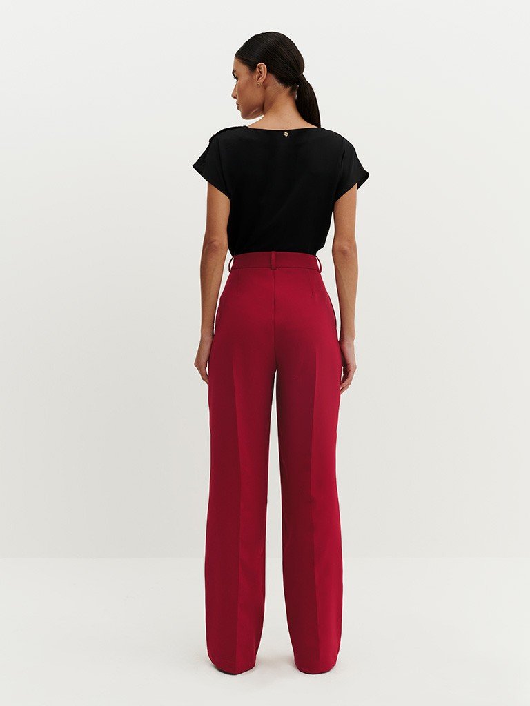 foto costas de longe calca janiele