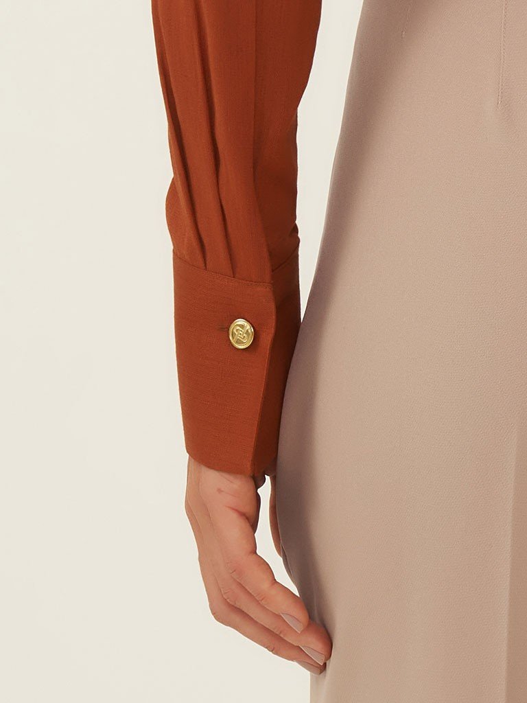 camisa nivea detalhe manga cropado