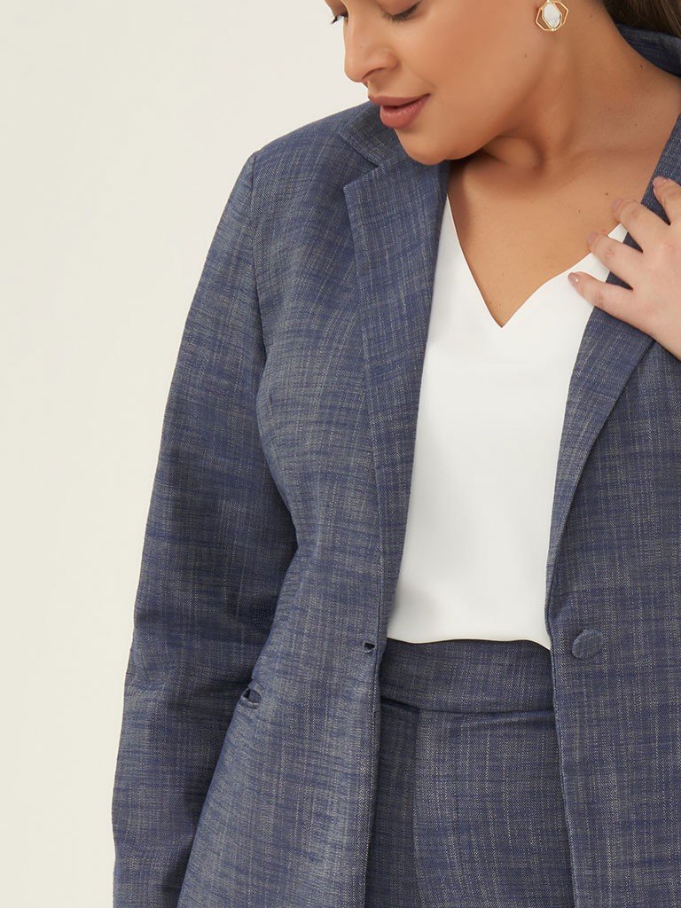 blazer nayla plus size frente detalhe cropado