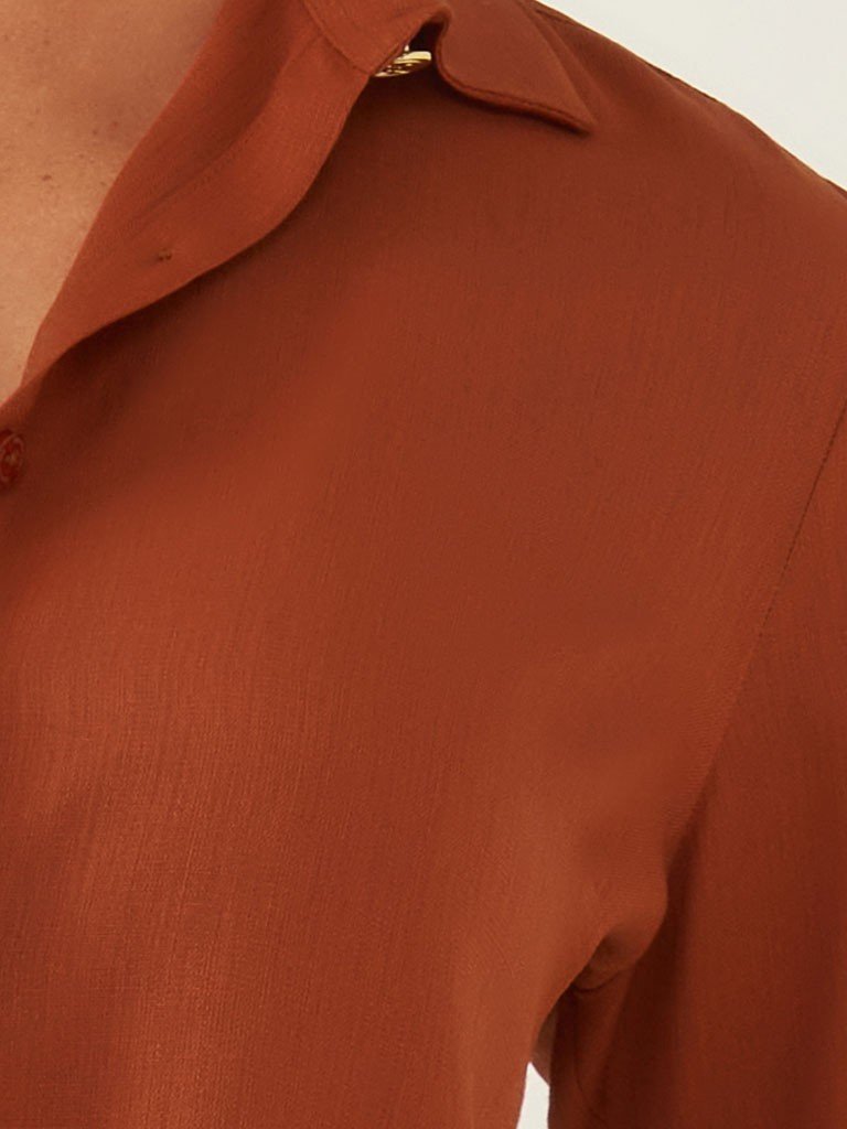 camisa nivea tecido detalhe