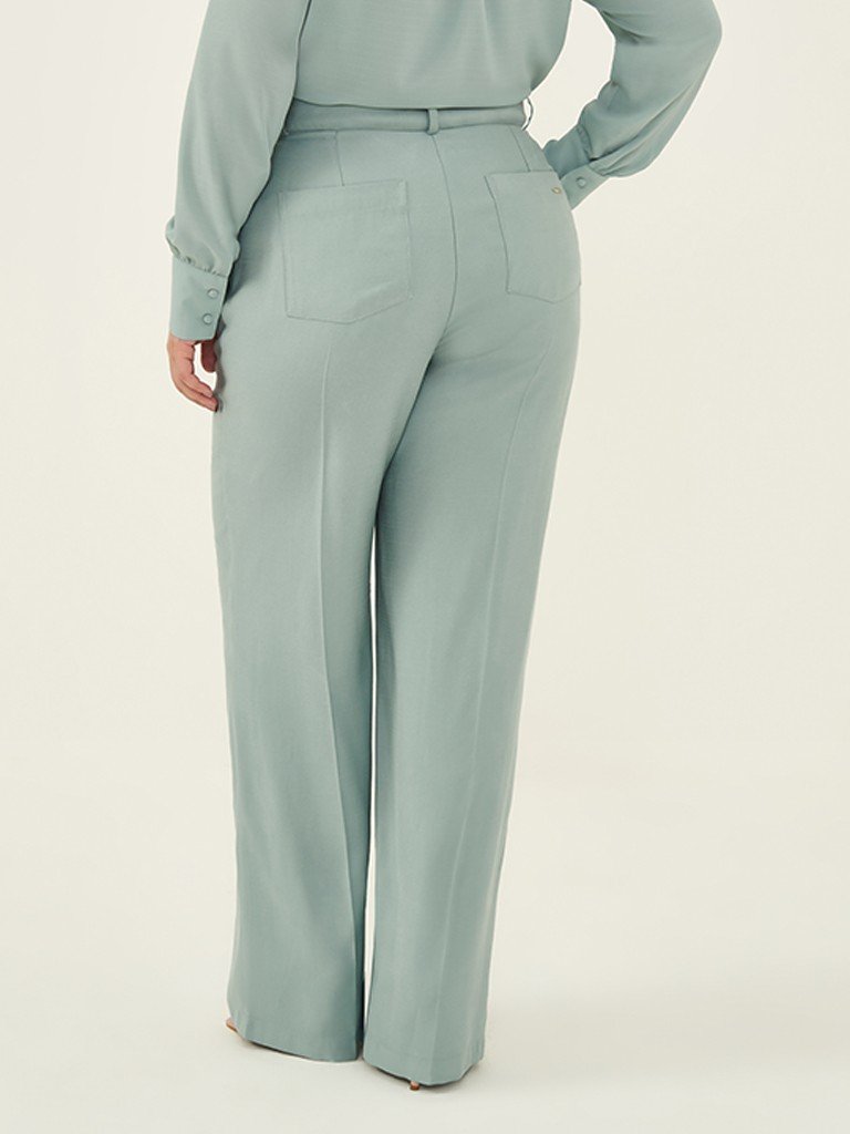 calca silvana detalhe costas plus size