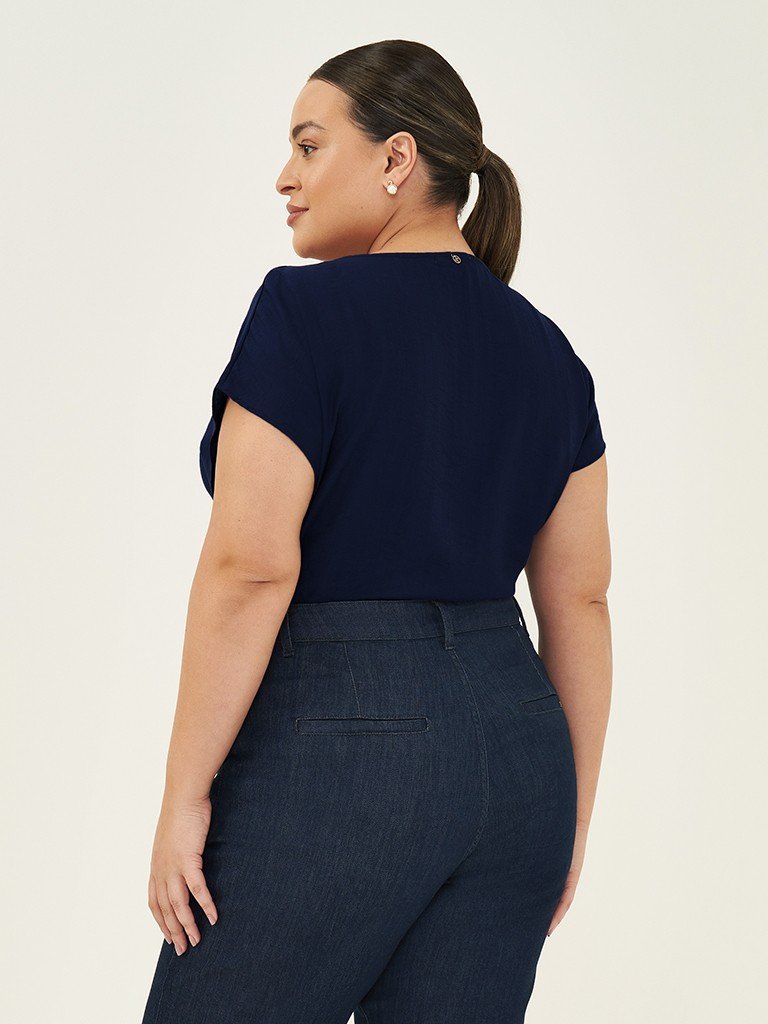 blusa taylor plus detalhe costas