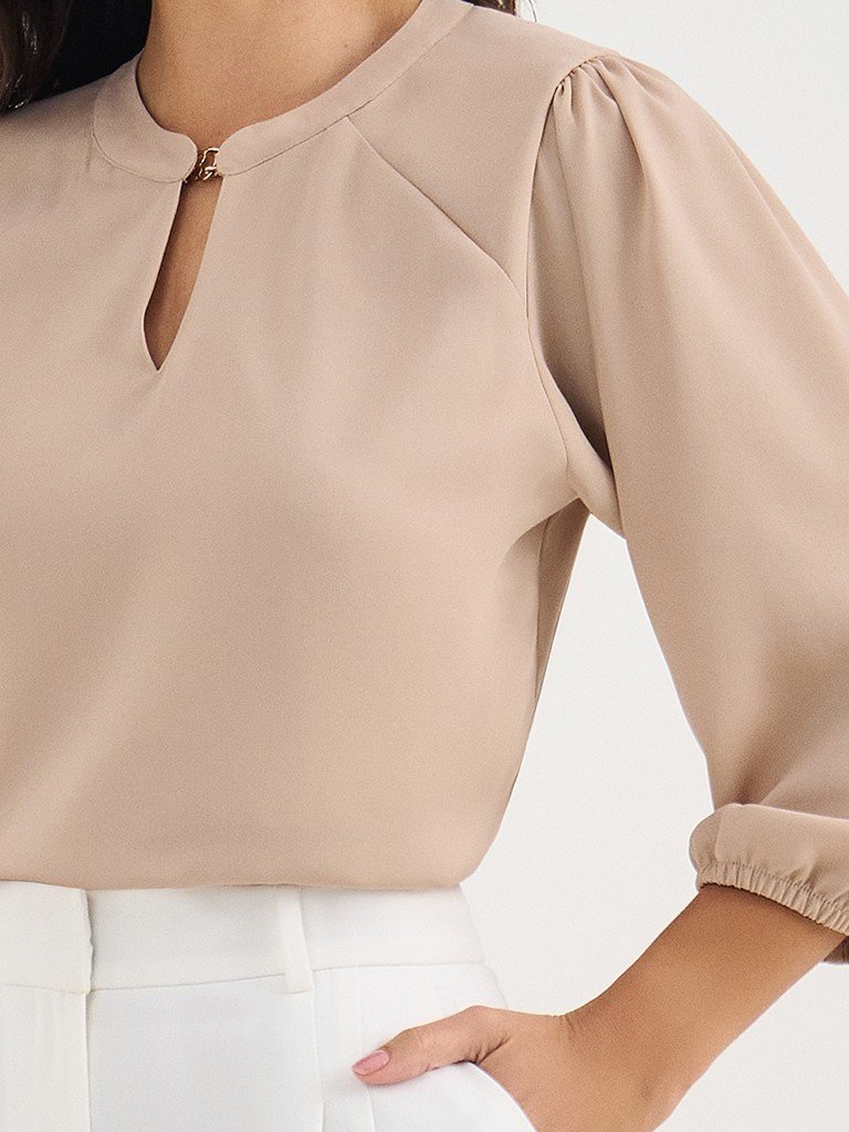 blusa andressa detalhe dourado na gola