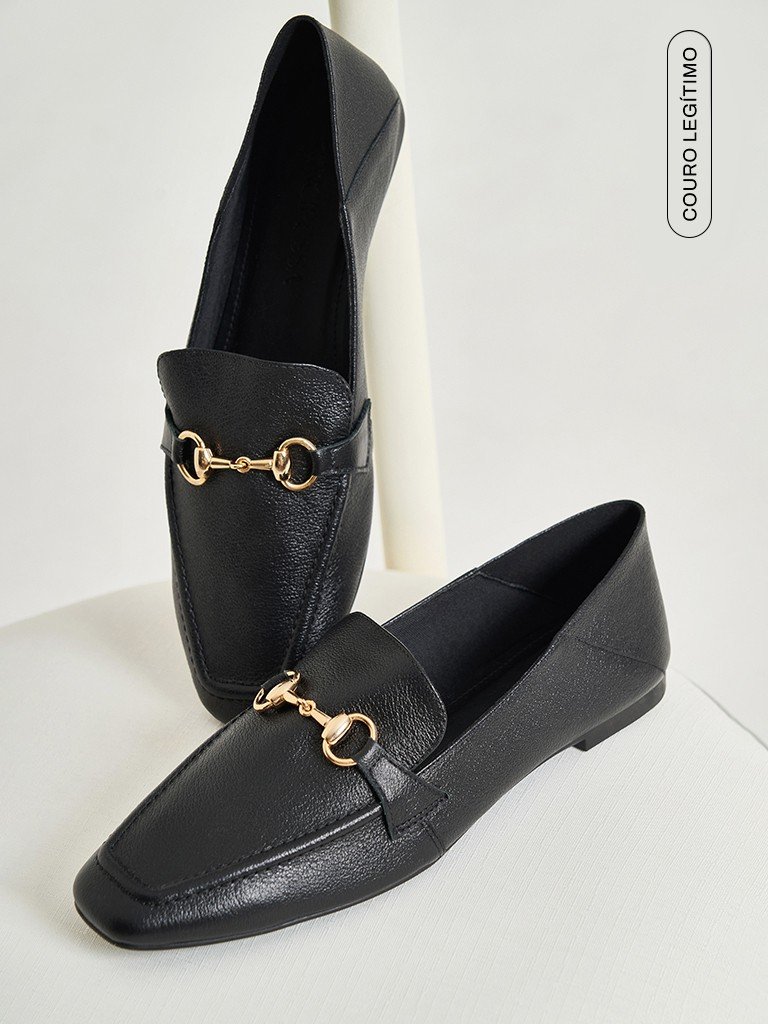 Mocassim Preto de Couro com Fivela Dourada Dulce