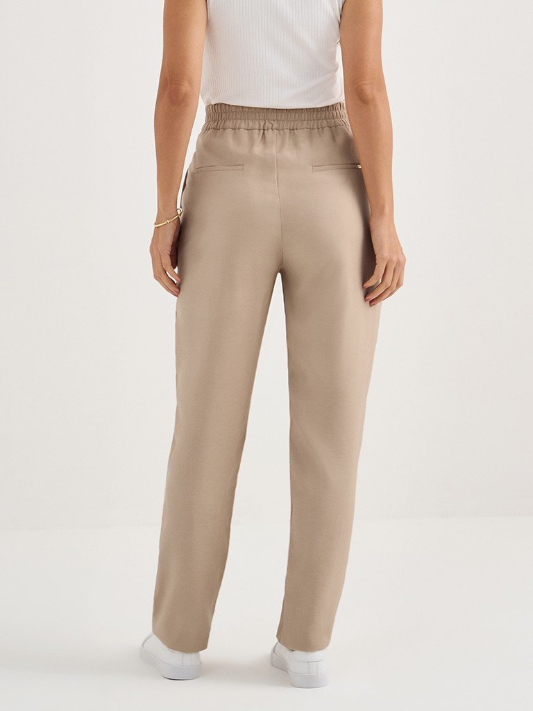 calca dalmira costas detalhe