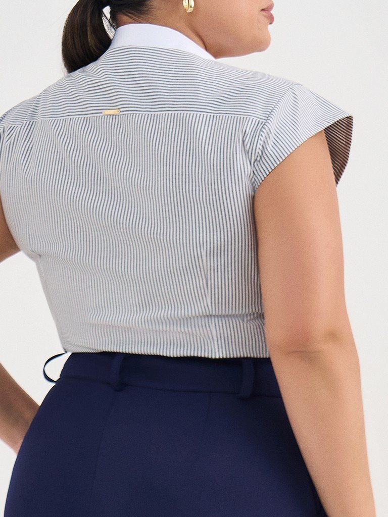 camisa kayele detalhes plus size