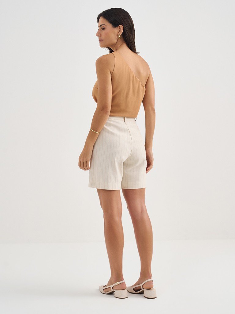 bermuda emelie costas look