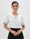 Blusa de Crepe Off White com Filete Preto Nagila