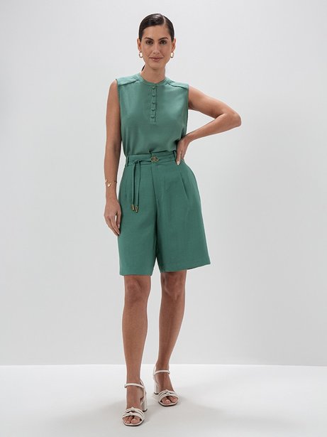 Bermuda Alongada de Alfaiataria em Viscose Verde Imperial Inessa