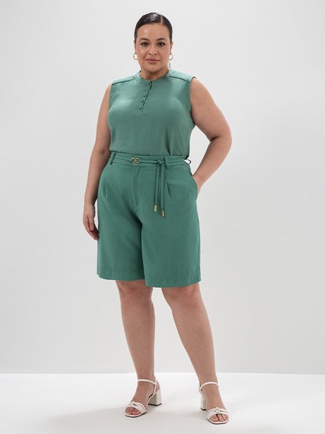 Bermuda Alongada de Alfaiataria em Viscose Plus Size Verde Imperial Inessa