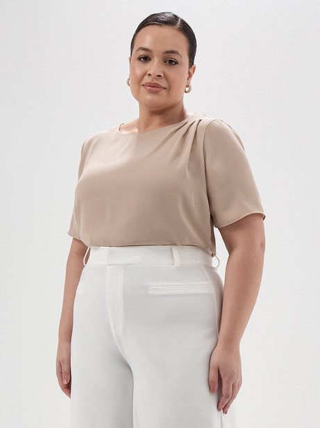 Blusa Manga Curta em Crepe Plus Size Nude Marta