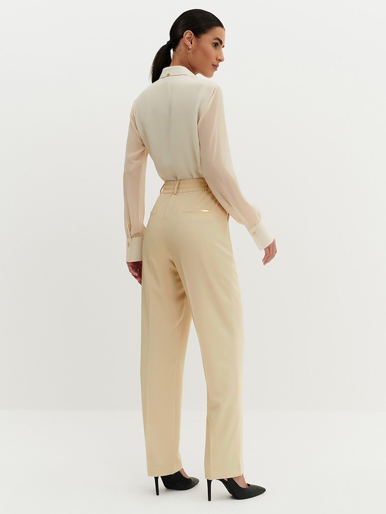 calca iris costas corpo inteiro