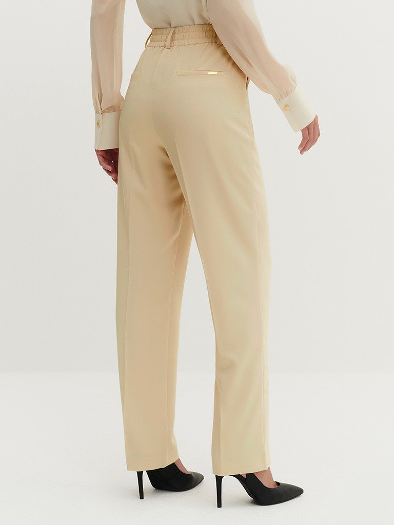 calca iris costas detalhe