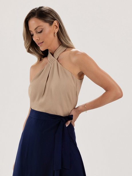 Blusa Cava Americana de Gola Alta com Pregas Bege Melina