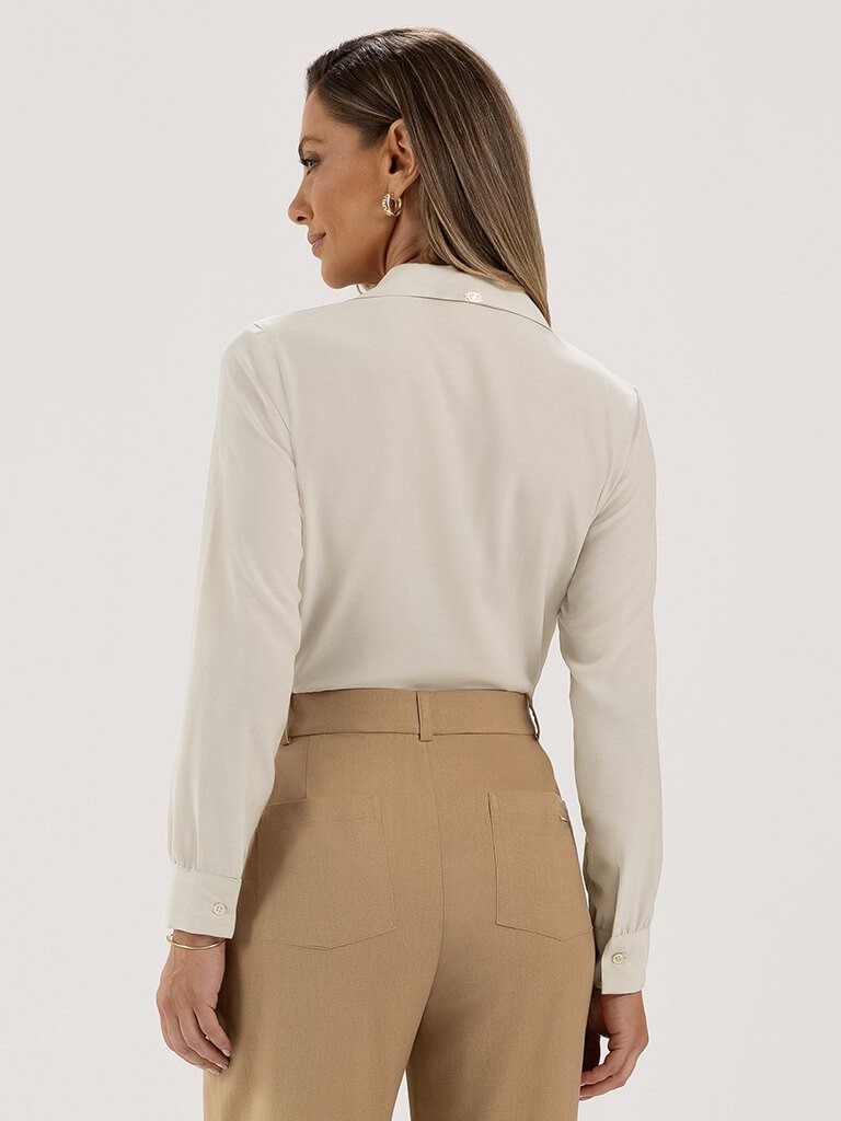 camisa norma detalhe costas