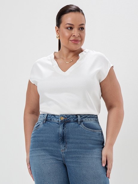 Blusa Gola Eclética em Poá Jacquard  Plus Size Off White Suelen