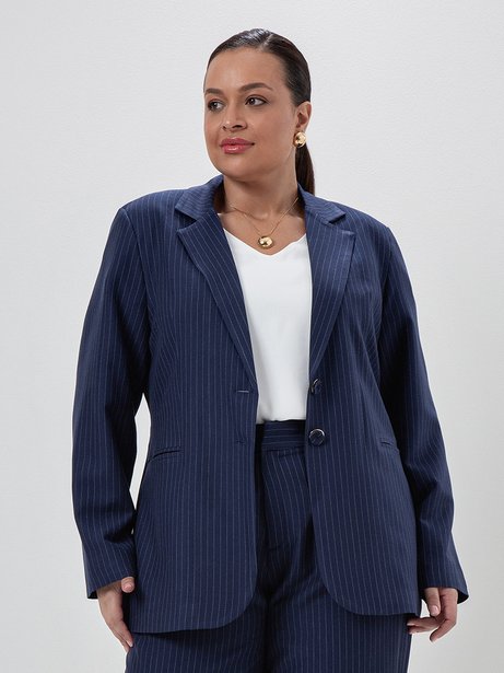 Blazer Intermediário em Alfaiataria Risca de Giz Plus Size Aneli