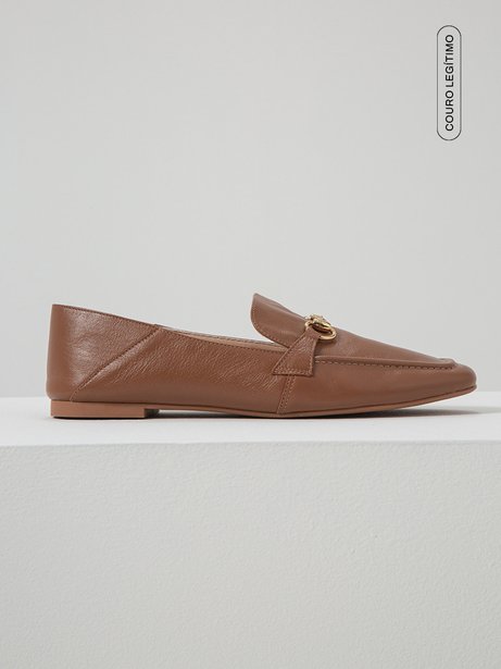 Mocassim de Couro Camel com Fivela Dourada Kayla