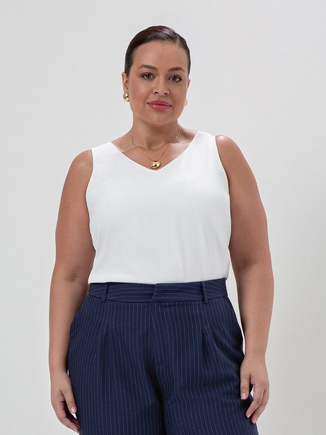 Regata Feminina com Decote V Plus Size Off White Lucia