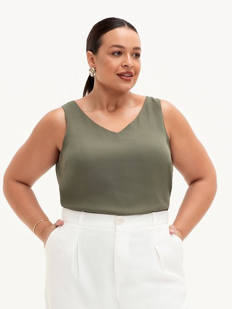 Regata Feminina Decote V Plus Size Verde Oliva Nelize