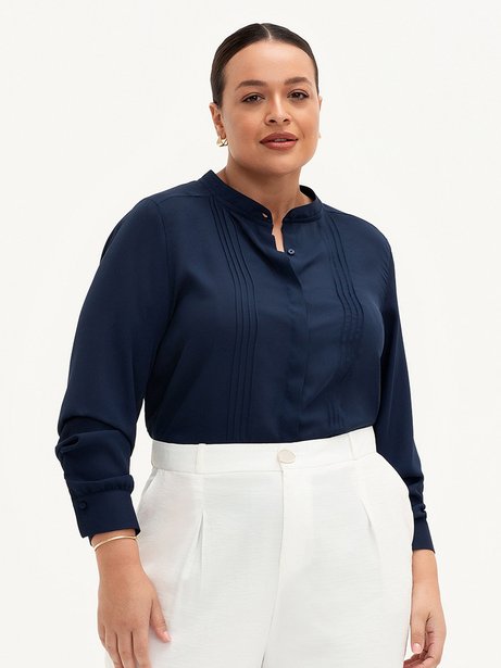 Camisa de Crepe com Pregas Frontais Plus Size Marinho Valéria