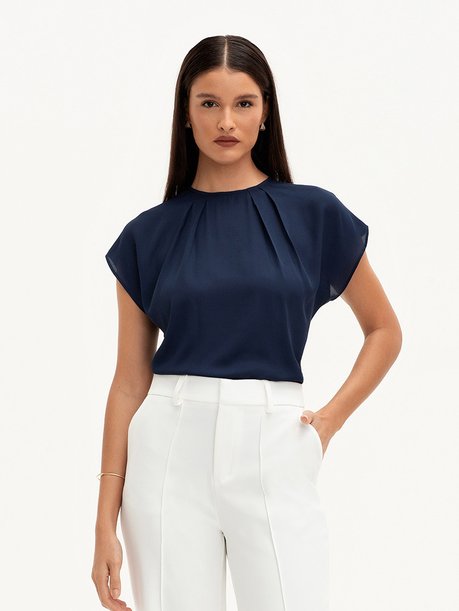 Blusa com Ombros Deslocados de Crepe Marinho Vanda