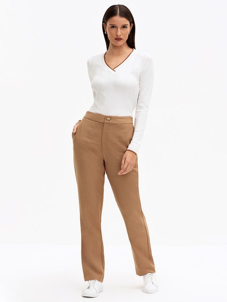 Calça Reta Regular de Alfaiataria Mocha Mousse Duda