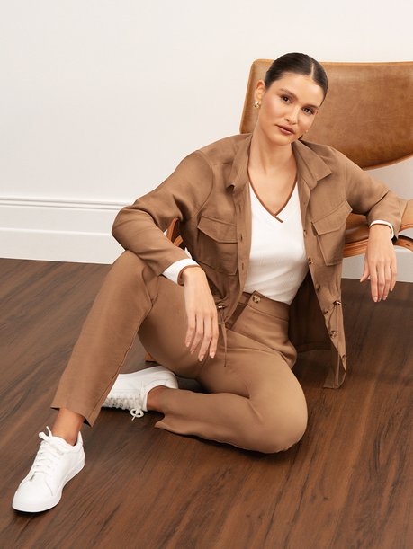 Calça Reta Regular de Alfaiataria Mocha Mousse Duda