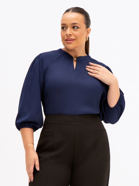 Blusa Manga 7/8 em Crepe Plus Size Marinho Evelina