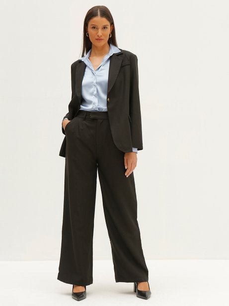 Calça Wide Leg com Transpasse no Cós Preta Lindamir