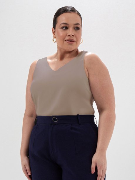 Regata Feminina Decote V Plus Size Bege Luma