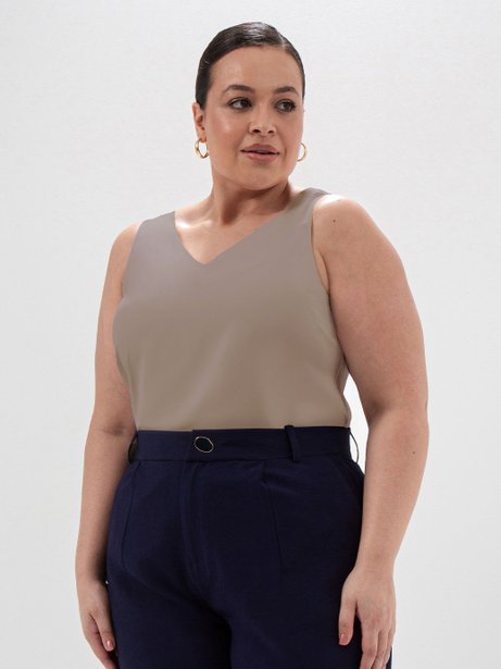 Regata Feminina Decote V Plus Size Bege Luma
