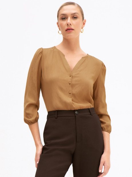 Blusa Mangas 7/8 com Botões Forrados Camel Goreti