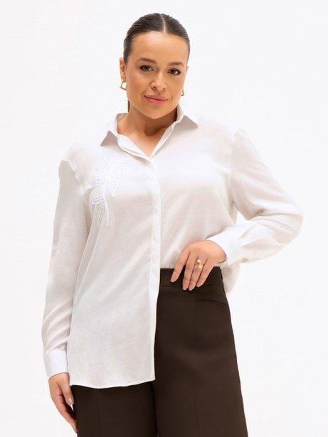 Camisa Comfy em Viscose com Bordado Plus Size Off White Gisandra