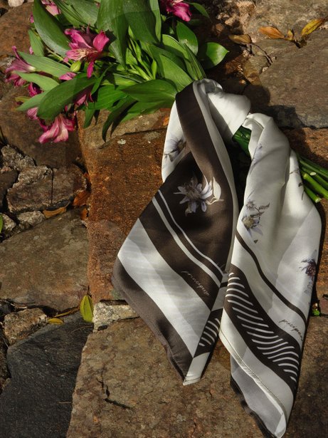 Lenço Barrado Floral 2 em 1 Marrom e Aveia Graziella